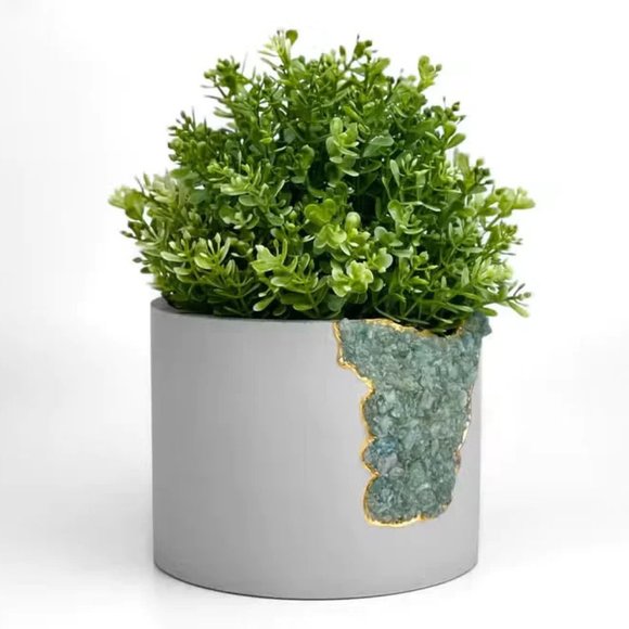 CLEARANCE Green Apatite Geode Planter - Picture 2 of 2